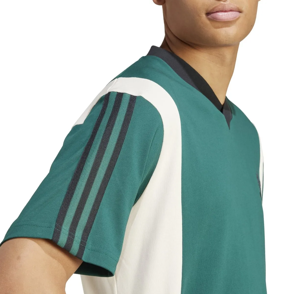 Adidas Archive Tee in Cgreen