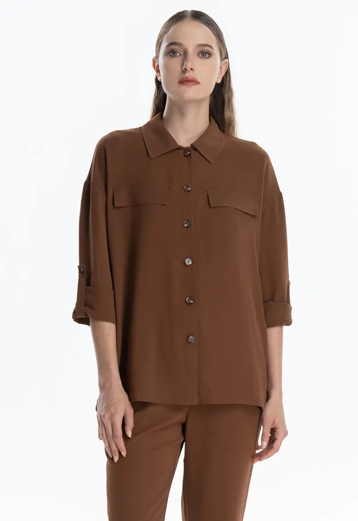 Button-up shirt with foldable sleeves