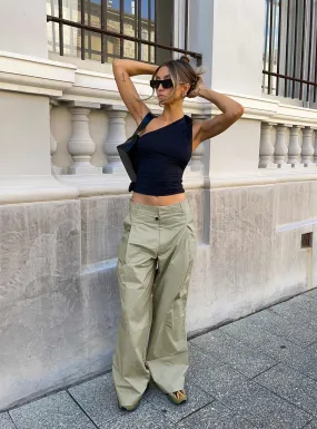 Stylish Women's Pants for a Trendy Look