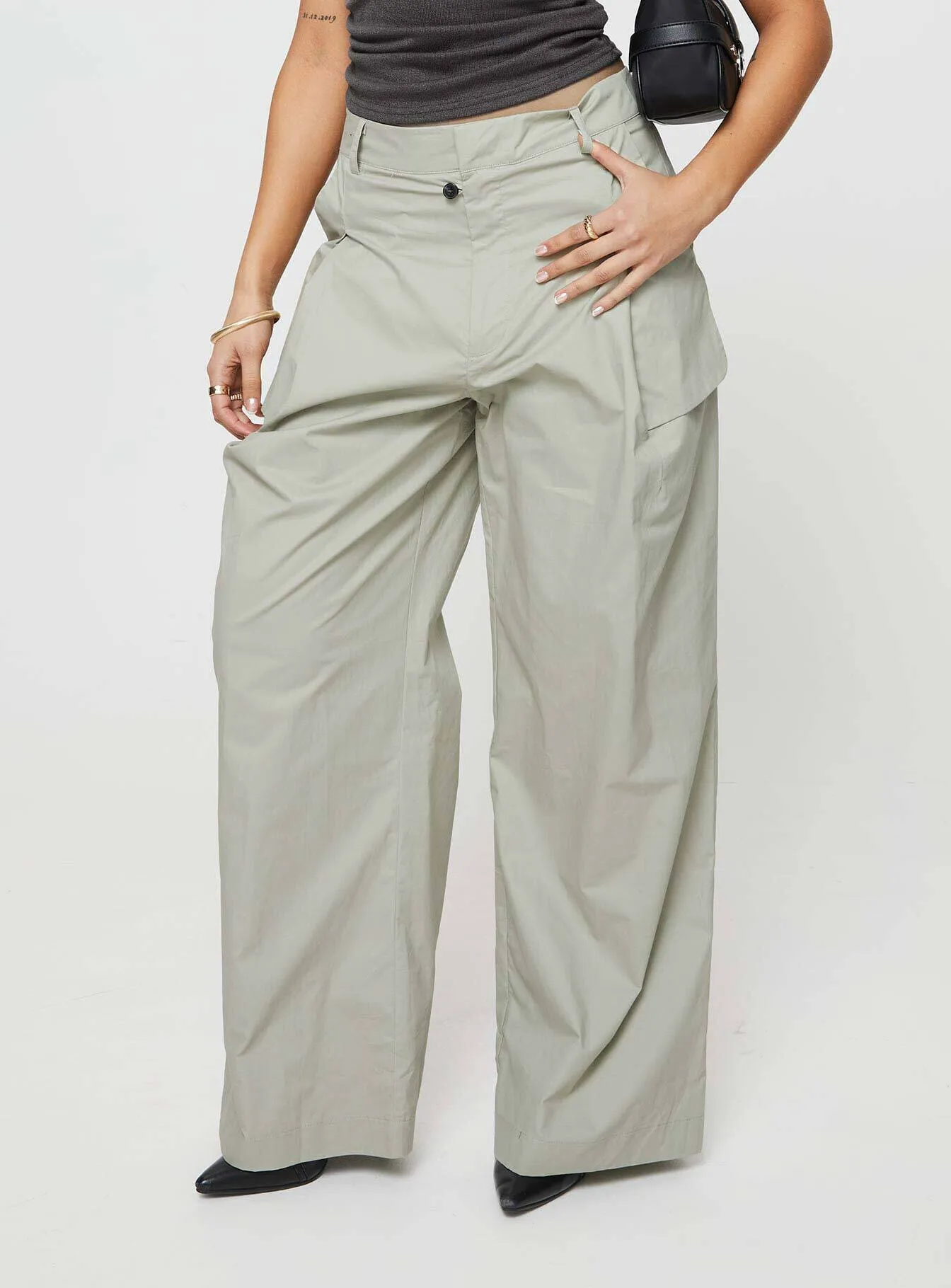 Stylish Women's Pants for a Trendy Look