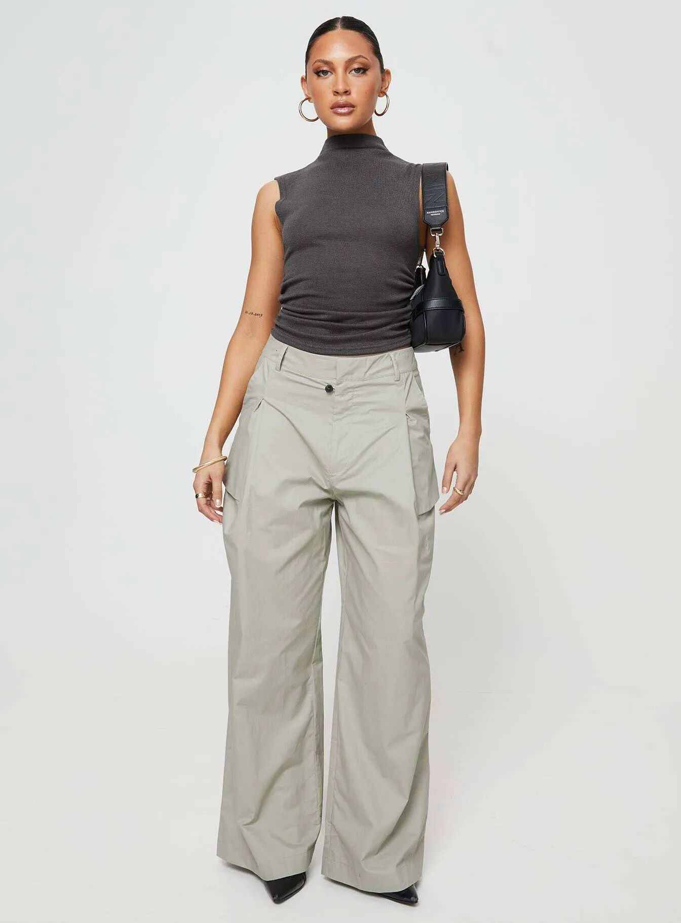 Stylish Women's Pants for a Trendy Look