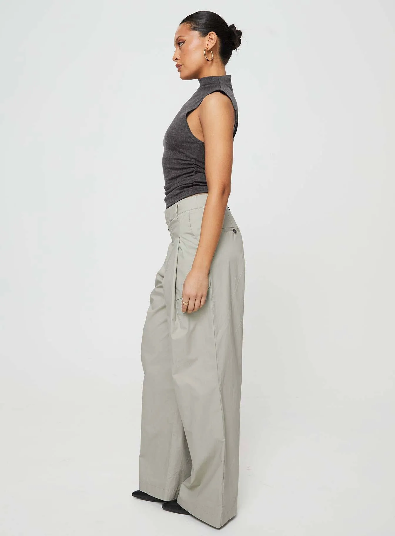 Stylish Women's Pants for a Trendy Look