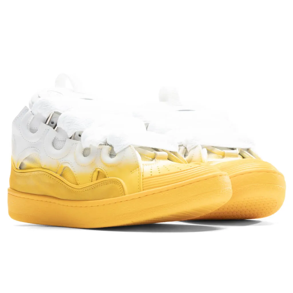 Yellow and white curb sneakers