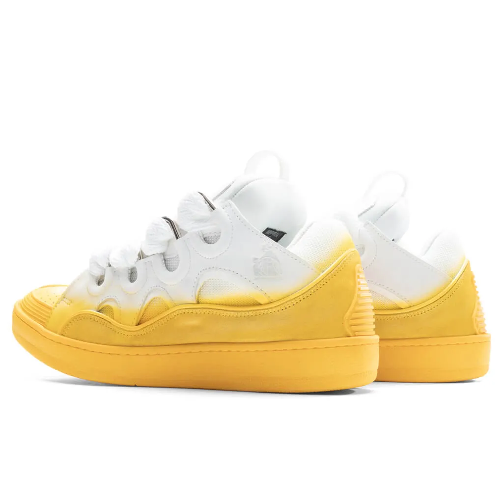 Yellow and white curb sneakers